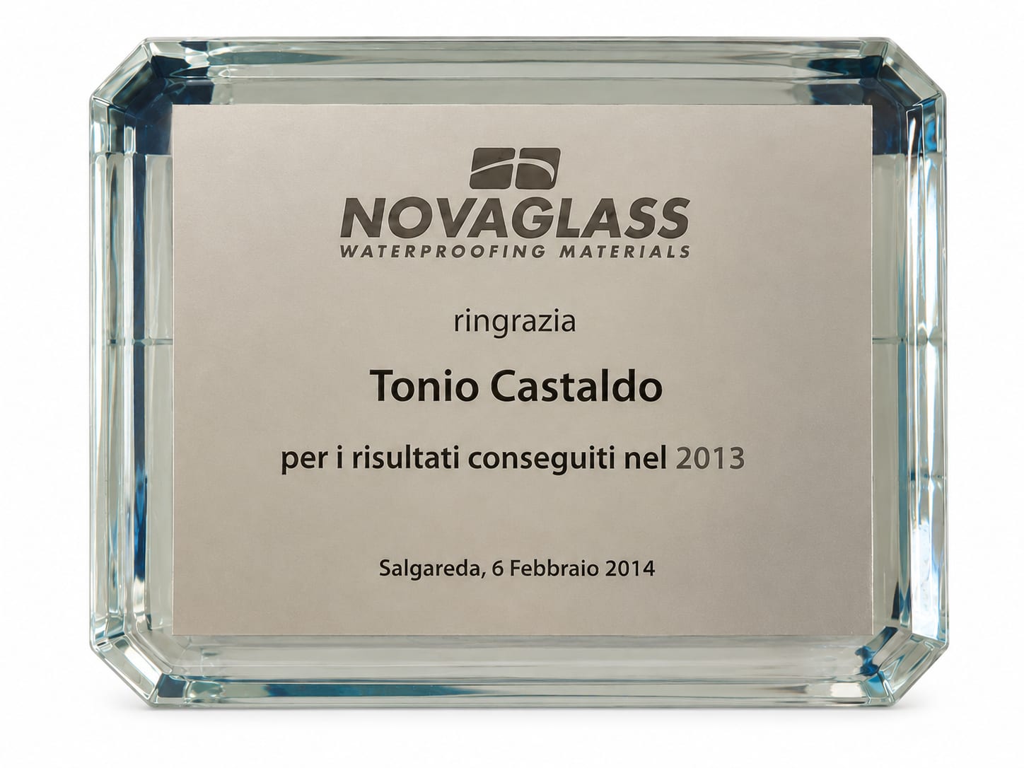 Riconoscimento Novaglass a Tonio Castaldo per i risultati conseguiti nel 2013